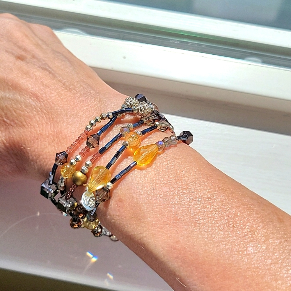 5 Navy and Gold stretchy bracelets